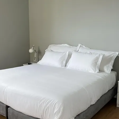 Matriz 55, & Hostel Πόντα Ντελγκάντα