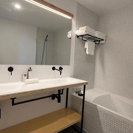 Matriz 55, & Hostel Ponta Delgada (Sao Miguel)