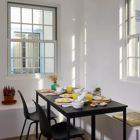 Matriz 55, & Hostel Ponta Delgada (Sao Miguel)