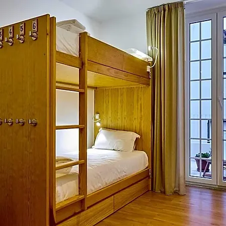 Matriz 55 אכסניה Ponta Delgada