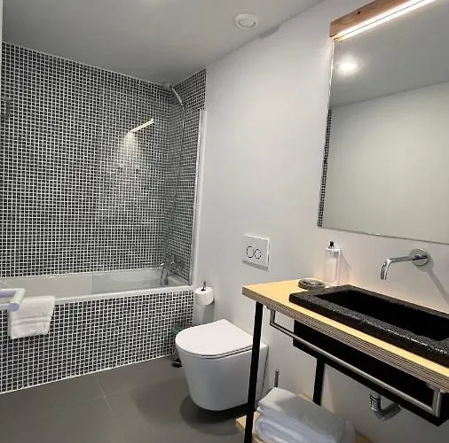 Matriz 55, & Hostel Ponta Delgada (Sao Miguel)