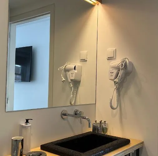 Matriz 55, & Hostel Ponta Delgada (Sao Miguel)