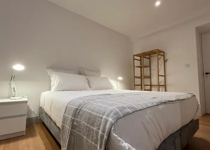 Matriz 55, & Hostel Ponta Delgada (Sao Miguel)