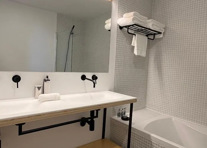 Matriz 55, & Hostel Ponta Delgada (Sao Miguel)