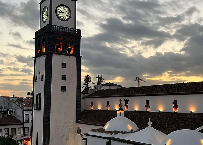 Matriz 55, & Hostel Ponta Delgada (Sao Miguel)